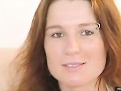 Sexy Milf blaest kurz Mini Pimmel