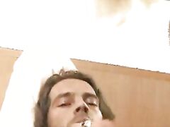 Guck mal, wie geil er mich in den Arsch fickt