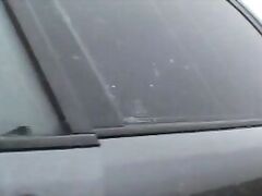 In der Karre auf der Rueckbank